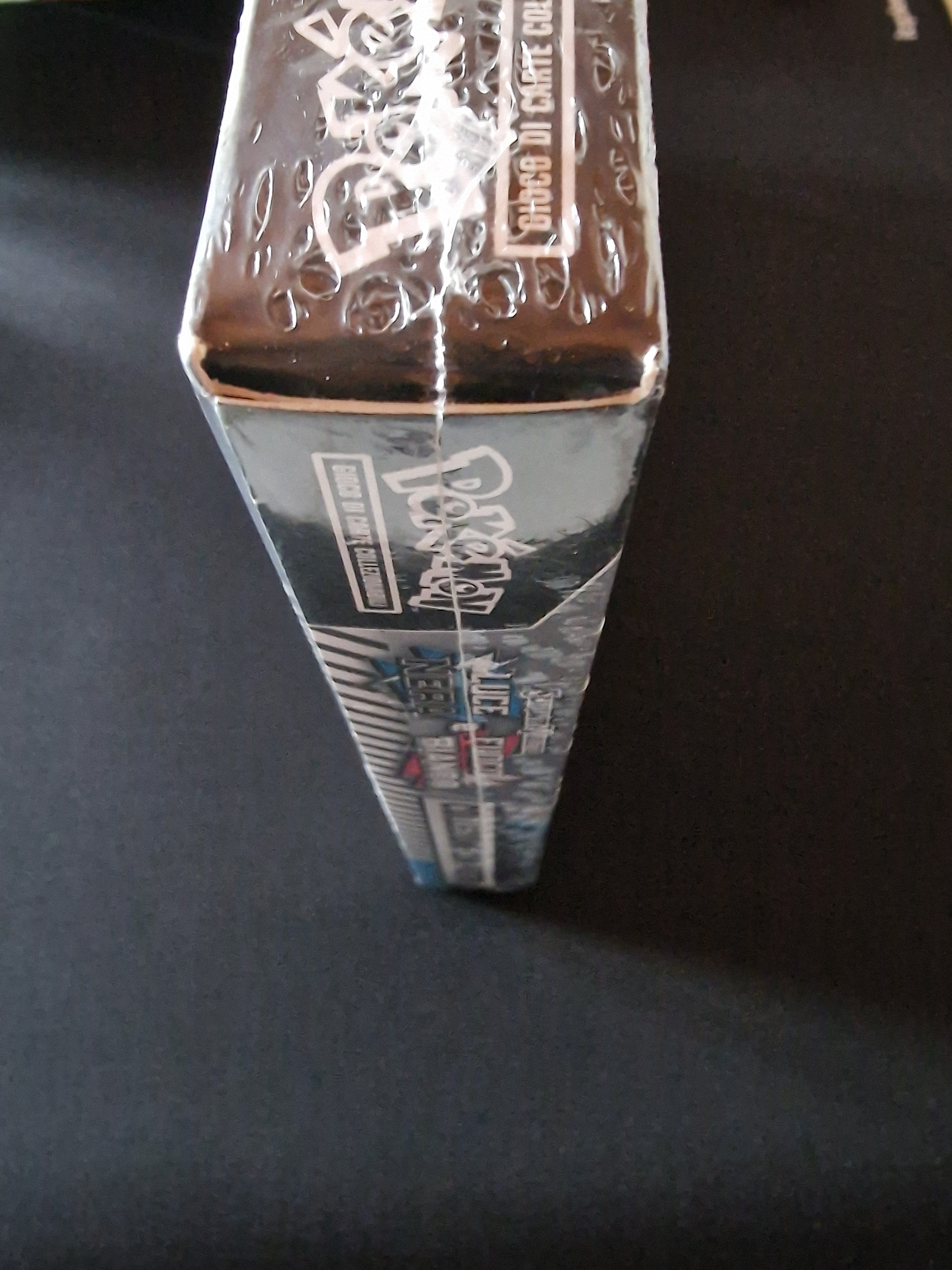 Collezione con poster - Luce nera e Fuoco bianco - Pokémon Scarlatto e Violetto